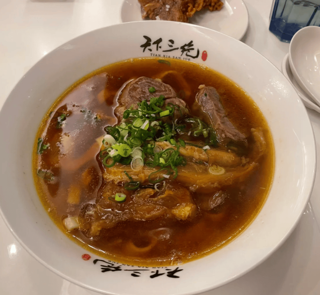 2025台北牛肉麵排名TOP12|7. 天下三絕麵食館