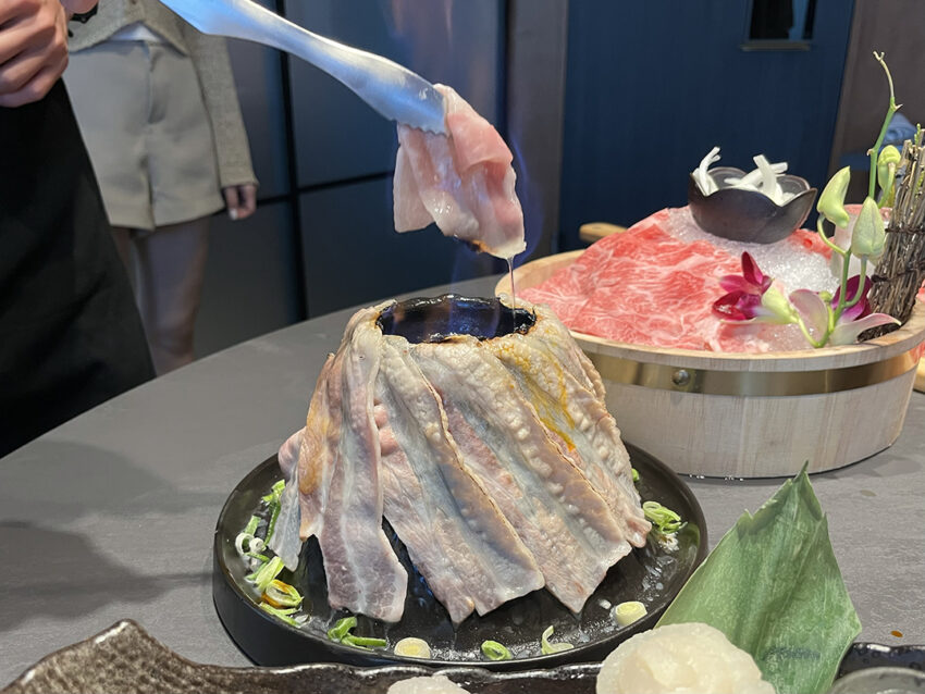 岩漿火鍋火焰炙燒豬