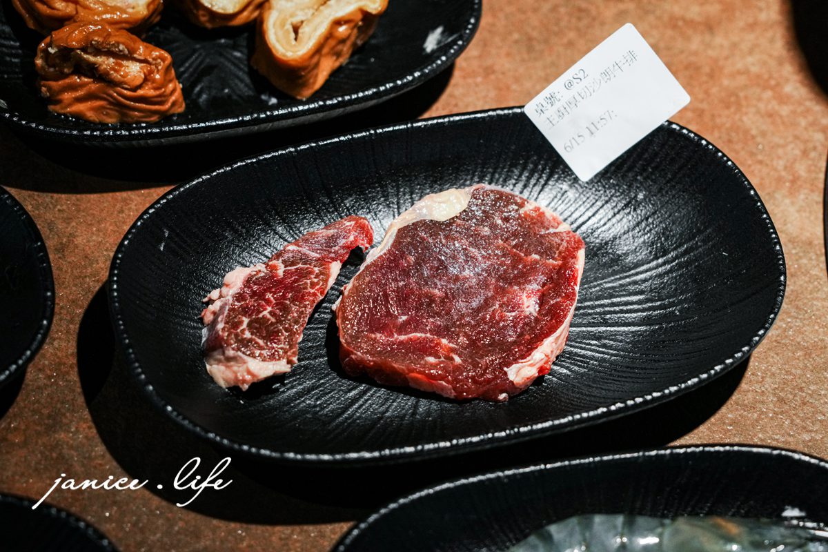 吃肉肉CHIH ROU ROU燒肉專門店中壢店 桃園中壢燒肉吃到飽 桃園市中壢區中央里復興路3號 吃肉肉菜單 吃肉肉價位 中壢火車站美食 中壢美食推薦 桃園中壢吃到飽 桃園中壢燒肉推薦 潔妮食旅生活 桃園中壢聚餐