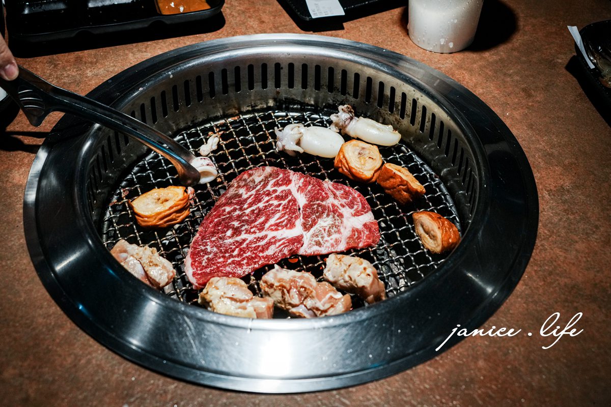 吃肉肉CHIH ROU ROU燒肉專門店中壢店 桃園中壢燒肉吃到飽 桃園市中壢區中央里復興路3號 吃肉肉菜單 吃肉肉價位 中壢火車站美食 中壢美食推薦 桃園中壢吃到飽 桃園中壢燒肉推薦 潔妮食旅生活 桃園中壢聚餐