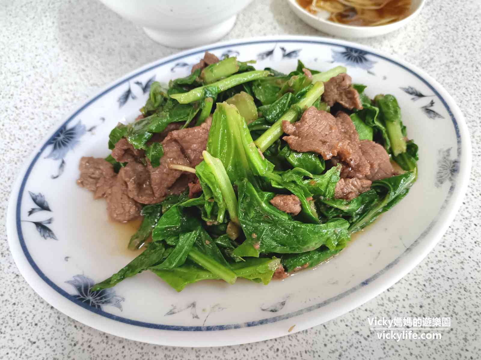 台南美食︱阿牛牛肉湯:南紡購物中心附近從早餐賣到消夜的牛肉湯店,牛肉湯和芥藍炒牛肉一定要點起來(菜單)
