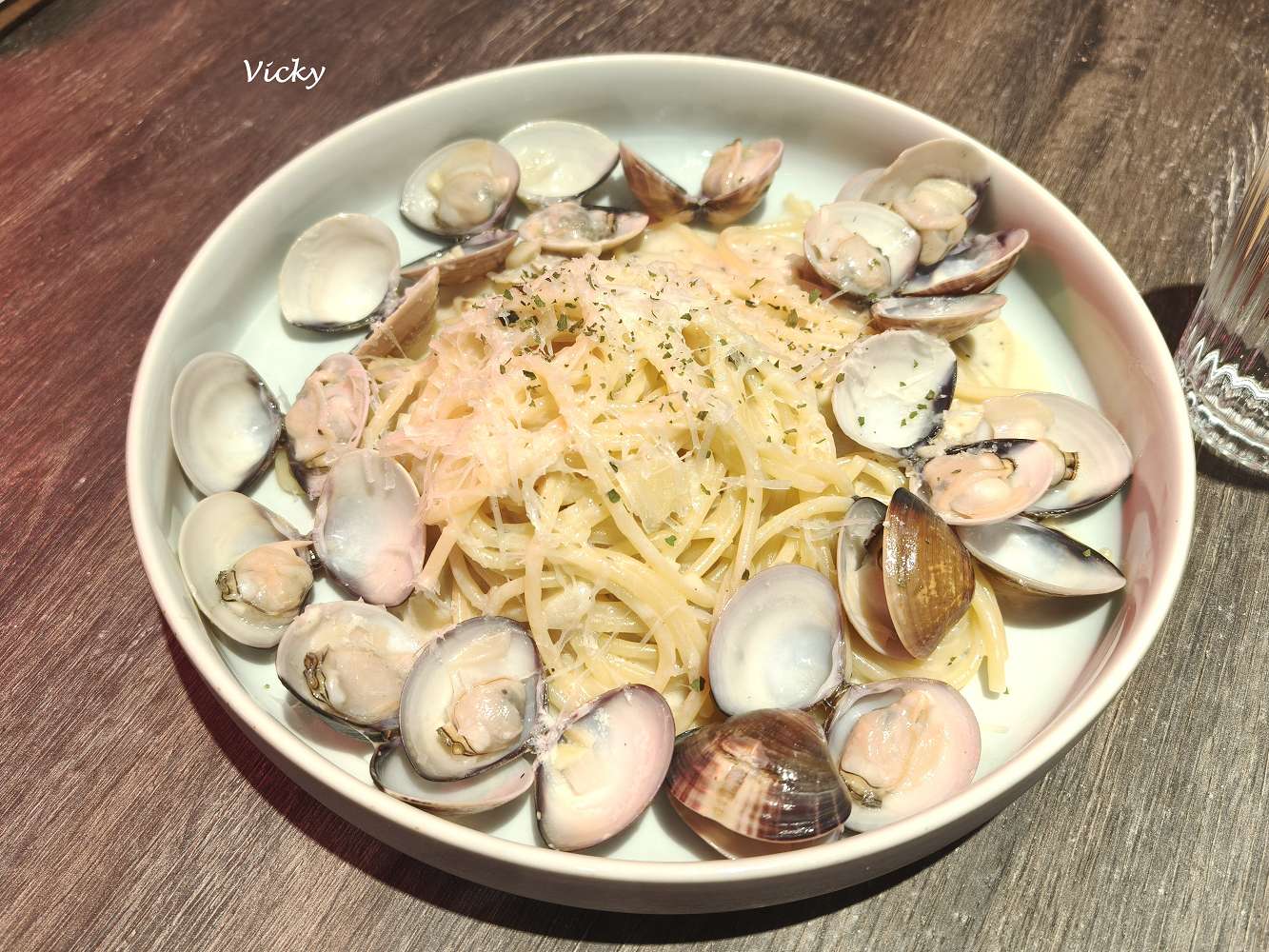 台南誠品 默爾義大利餐廳:蛤蜊白醬鮮甜飽滿、青醬松子香氣十足