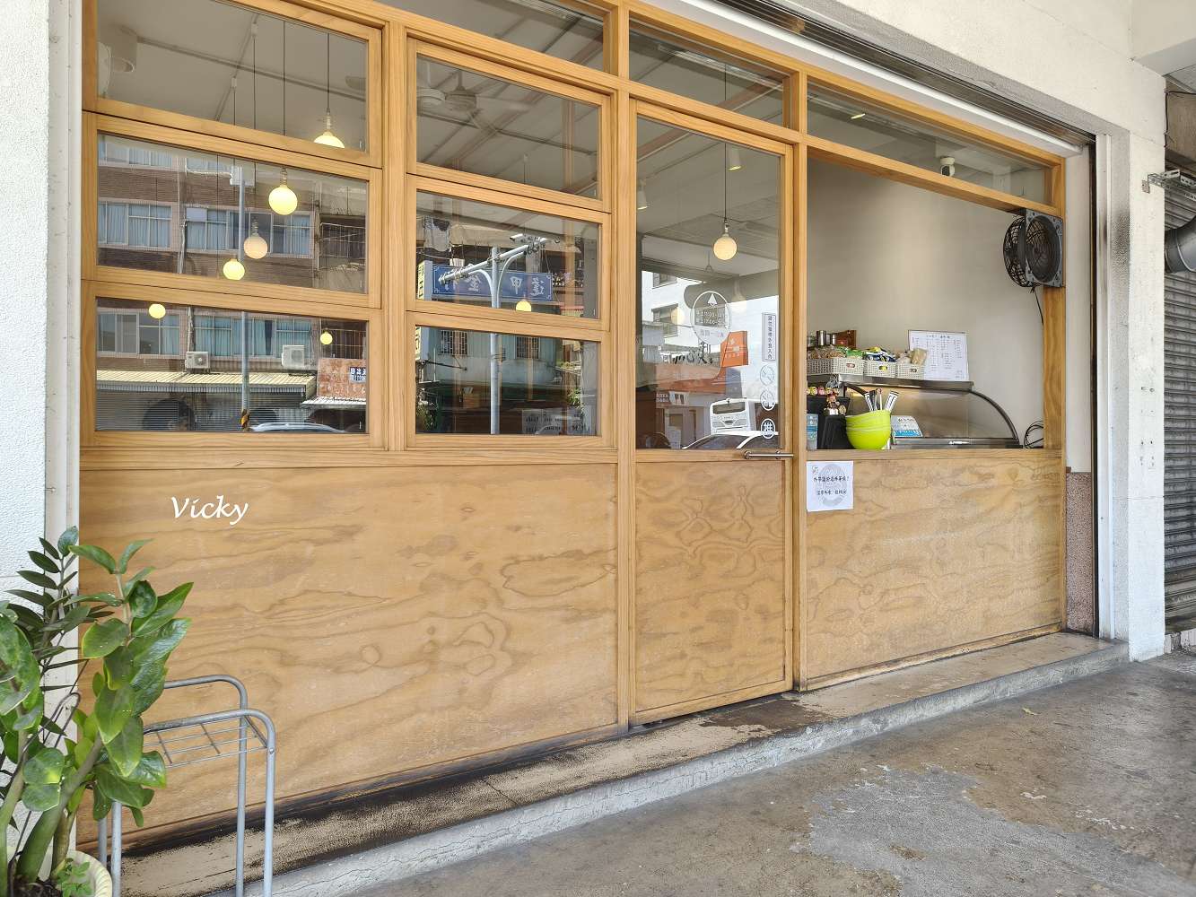 台南南區麵店推薦|小心燙:文青風冷氣麵館,麵和滷味價格親民,附菜單