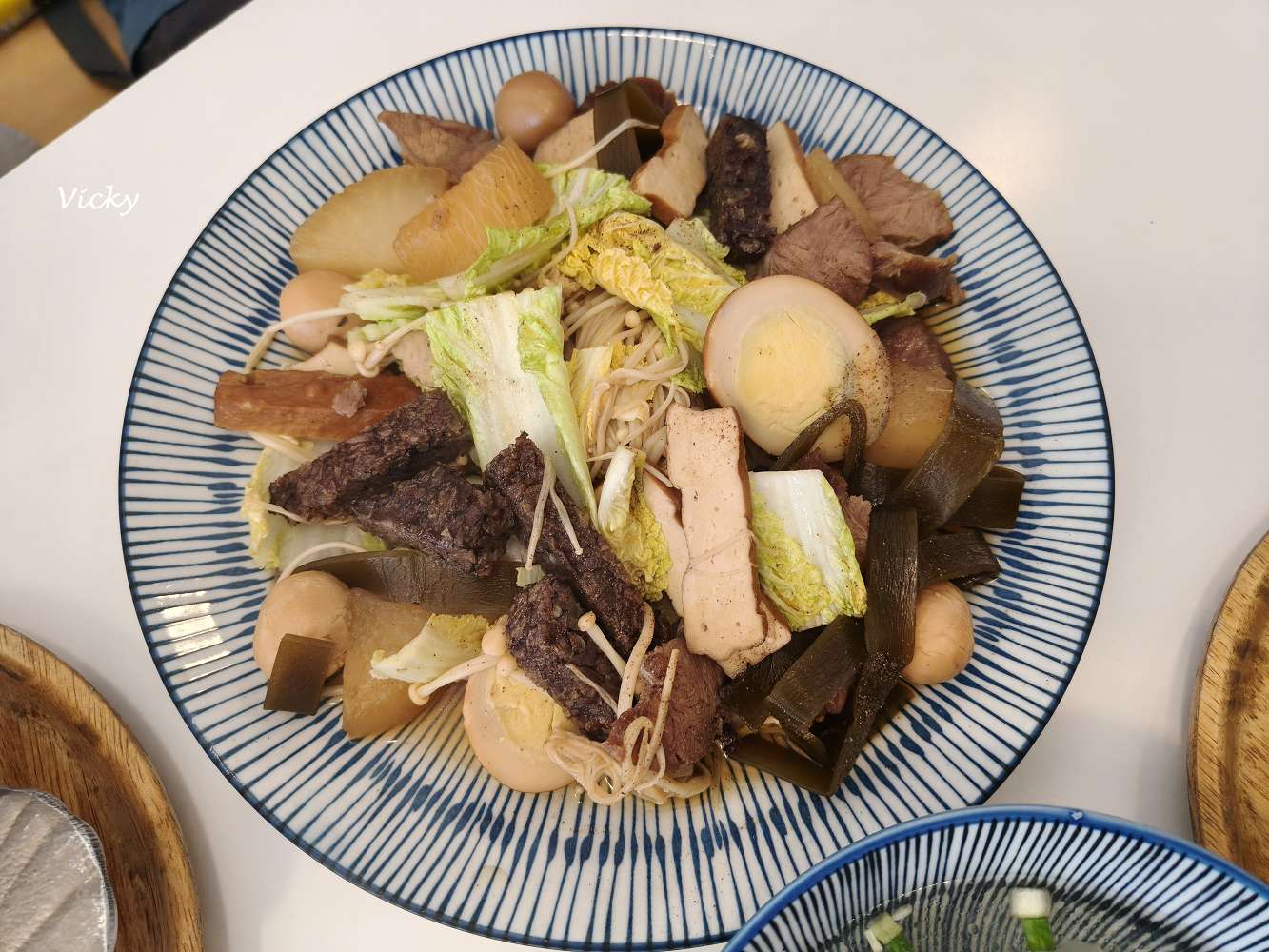台南南區麵店推薦|小心燙:文青風冷氣麵館,麵和滷味價格親民,附菜單