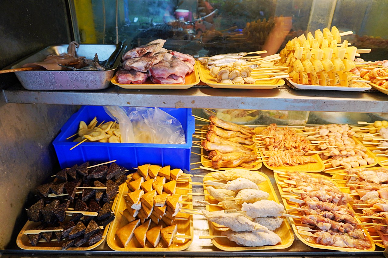 路邊烤肉wildbbq 淡水滬尾|路邊烤肉淡水店台味居酒屋燒烤店,串燒好吃泡菜豬肉必點