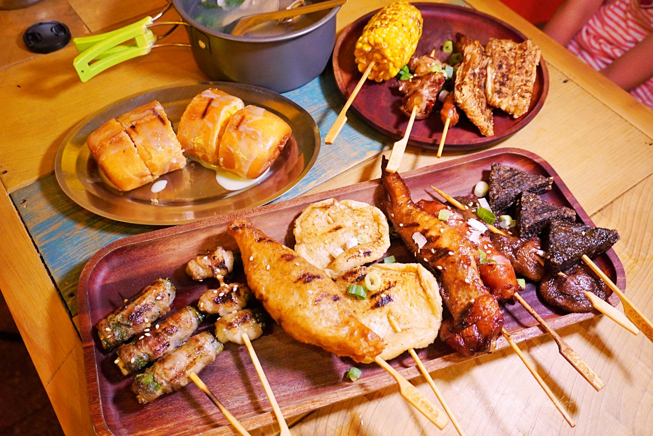 路邊烤肉wildbbq 淡水滬尾|路邊烤肉淡水店台味居酒屋燒烤店,串燒好吃泡菜豬肉必點