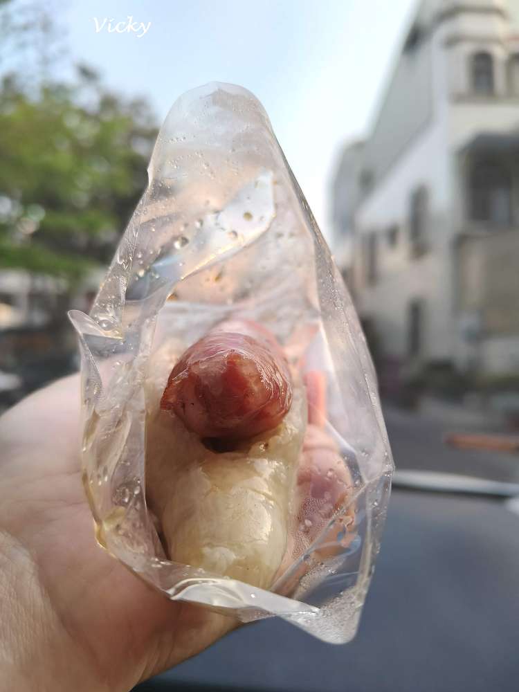 台南文南路排隊美食:一中街大輪紅豆餅與關東煮香腸大腸攤,下午點心鹹甜一次滿足!