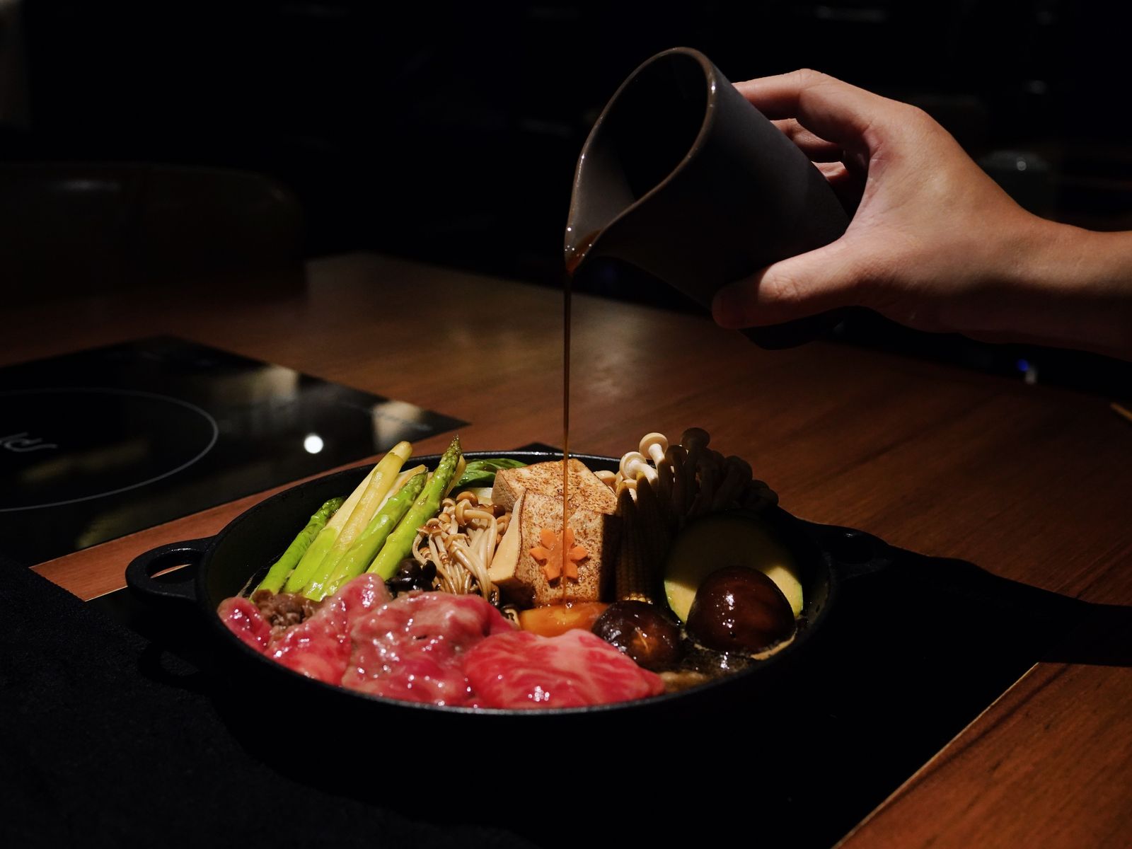 「Wagyu Club shabushabu」的壽喜燒為關東風味。