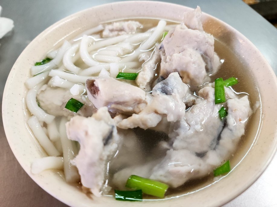 【高雄美食推薦2025】10間高雄必食餐廳:鴨肉飯、牛肉麵 、火鍋及壽司等