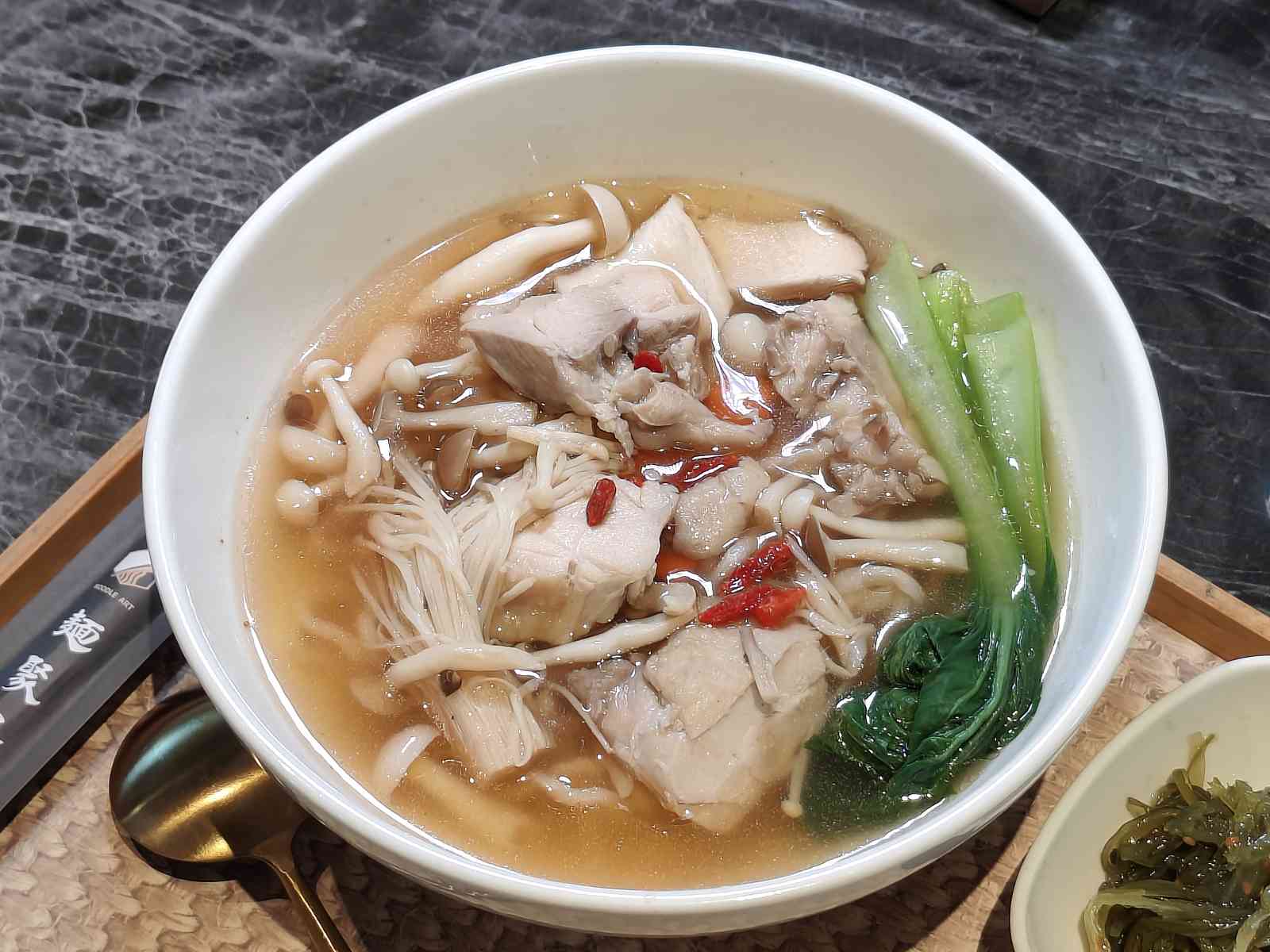 台南南區美食︱水交社眷村食堂 相聚場:老薑麻油肉拌麵、老薑軍紅燒牛肉麵必點,附菜單