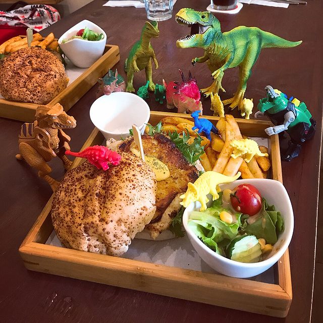 有養貓貓的寵物友善餐廳,餐點豐盛又美味,價格也很實在.可以帶自家毛小孩來這裡約會唷~
