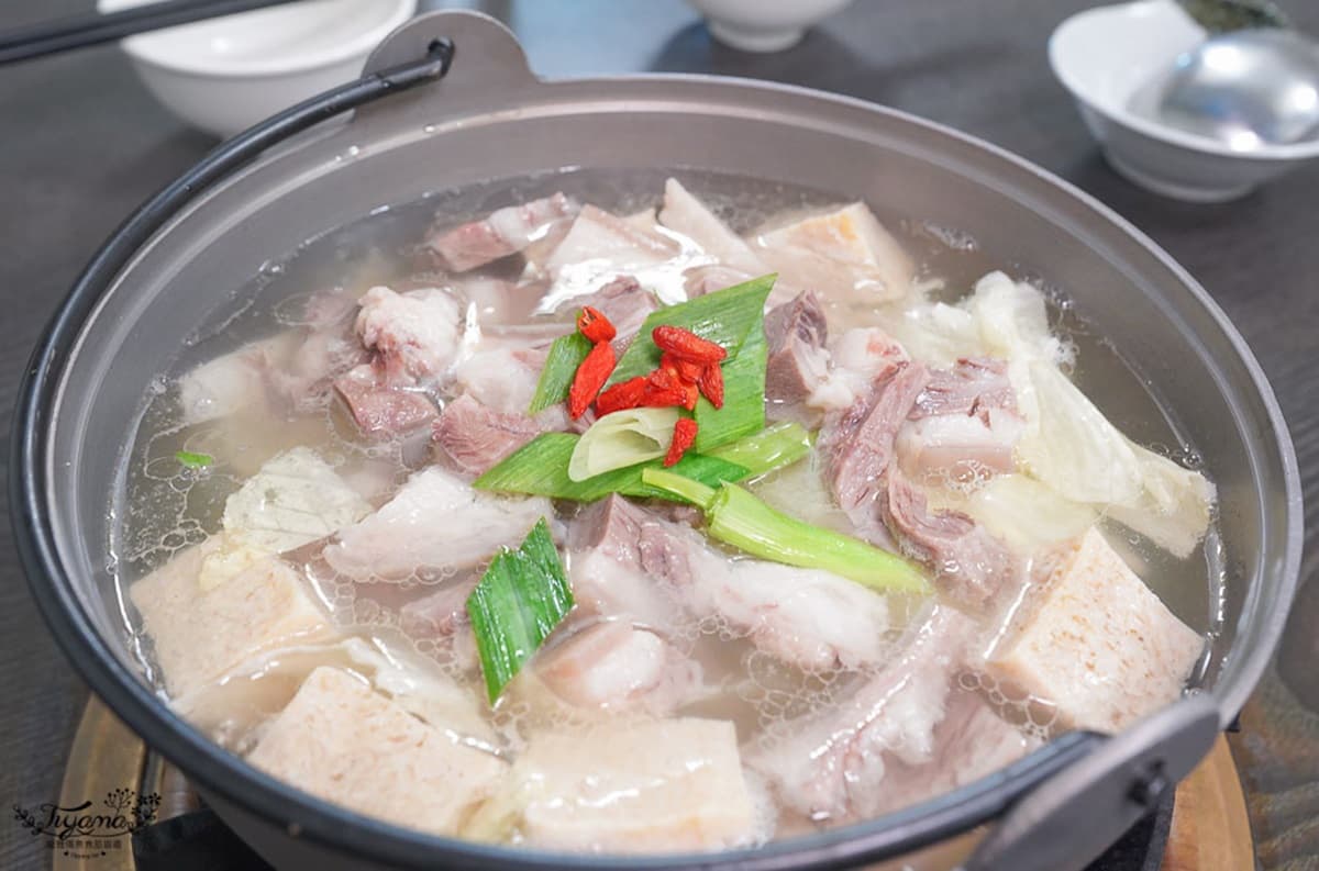 傳承三代「台南溫體羊肉爐」清甜不羶!「湯底」就要8道工序,必點羊菲力入口即化