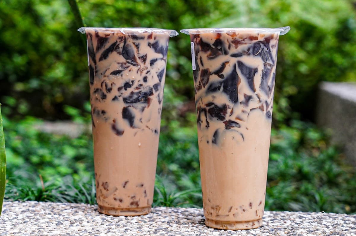 阿嬤怕你餓仙草凍奶茶
