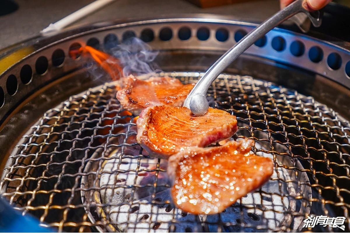 台中燒肉推薦「燒肉中山」有和牛霜降、厚切牛舌等。