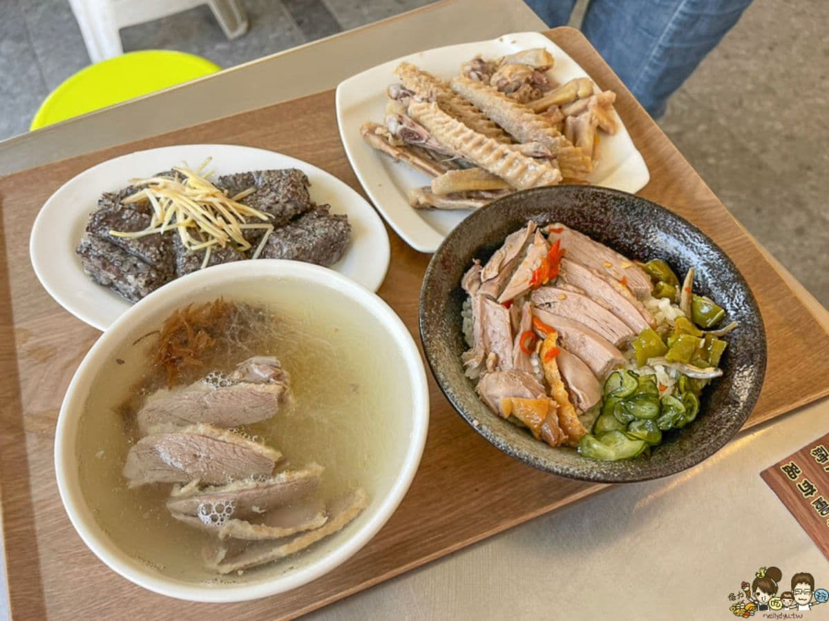 「竹記冬菜鴨」是在地飄香超過80年的老字號,菜單主打鴨肉飯、鴨肉切盤、冬菜鴨冬粉等鴨肉料理。