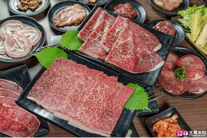 牛角僅第2!2026燒肉吃到飽推薦Top10,冠軍桌邊現切牛排、肉厚多汁吃不膩
