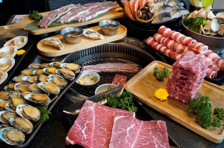牛角僅第2!2026燒肉吃到飽推薦Top10,冠軍桌邊現切牛排、肉厚多汁吃不膩