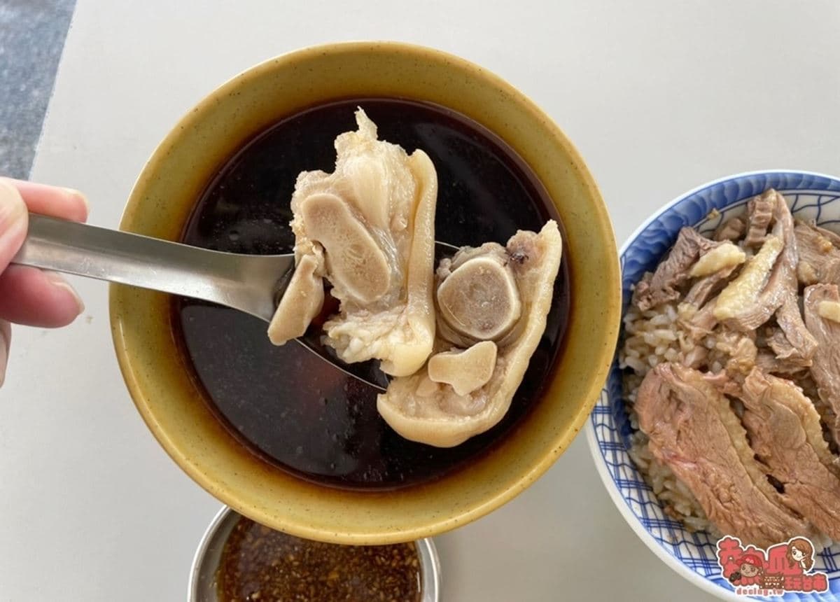 安平109雞肉飯豬腳湯