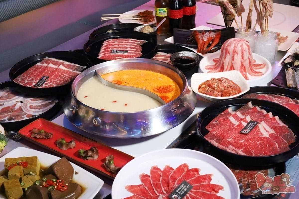 尬麻火鍋聚場和牛螃蟹食材