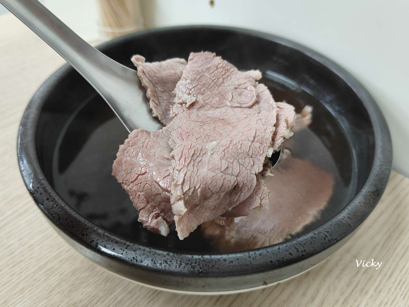 台南佳里 萬林牛肉湯:在地人推薦必吃!湯頭香甜、肉燥飯免費吃到飽,附菜單