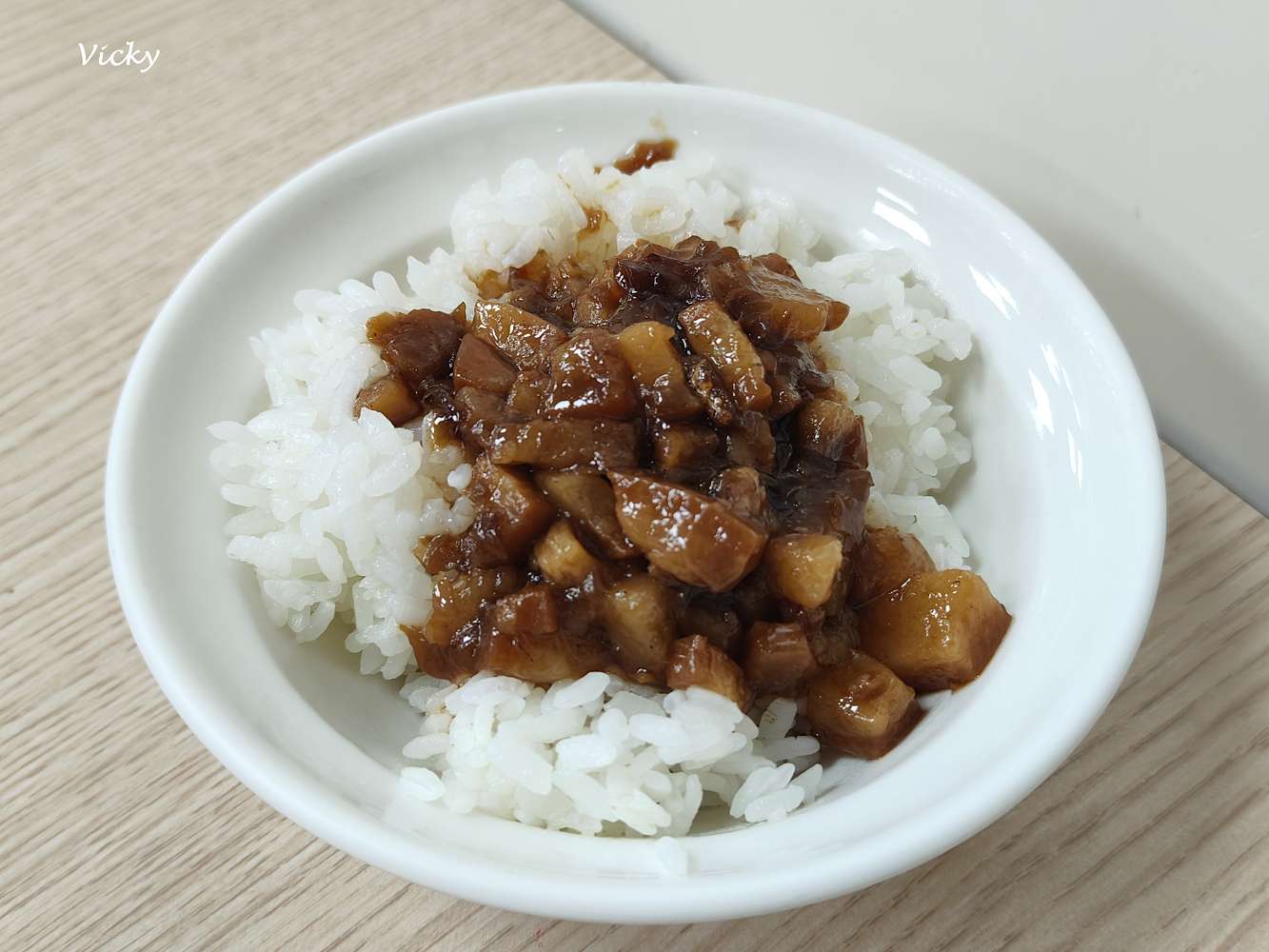 台南佳里 萬林牛肉湯:在地人推薦必吃!湯頭香甜、肉燥飯免費吃到飽,附菜單