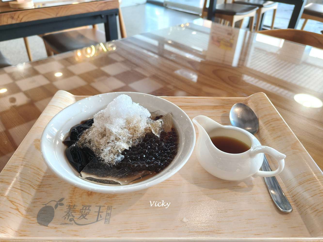 台南愛玉冰店推薦|蓁愛玉手作坊複合式冰品店:隱身巷弄的大空間冰品店,愛玉、嫩仙草、鍋燒意麵通通有,附菜單