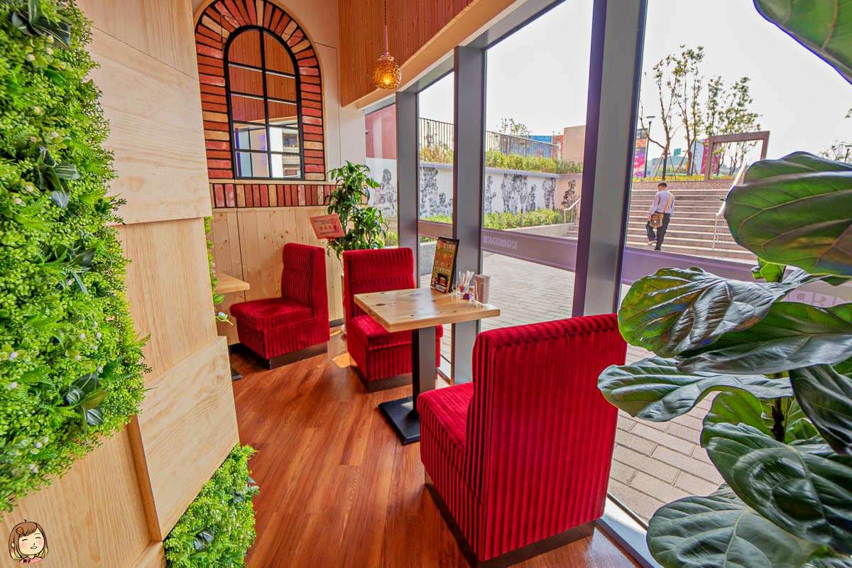 上午11:00前客美多提供「活力早餐」,只要點1杯飲料就有免費厚片土司。