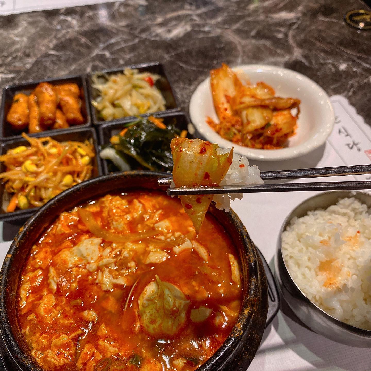 台北15家高評價韓式料理推薦「韓式五花肉、經典鮮味炒碼麵、水冷麵和部隊鍋」韓劇出現的美食一次體驗